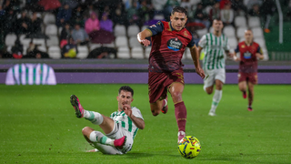 La Segunda división más igualada con Deportivo de La Coruña y Real Zaragoza como protagonistas