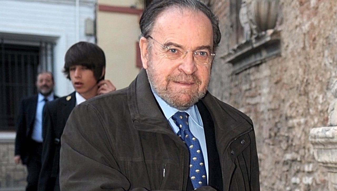 Muere Antonio Burgos, periodista y escritor sevillano