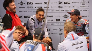 Marc Márquez da el primer golpe en Australia