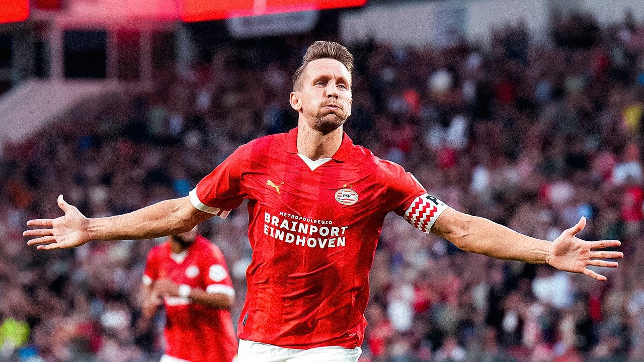 El PSV alarga su racha victoriosa con un estelar De Jong antes de recibir al Sevilla