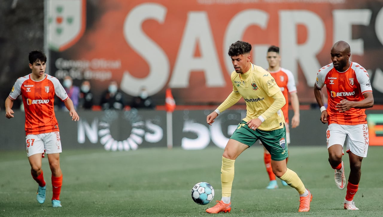 Oficial: Un delantero del Granada dice adiós al club y pone rumbo a Portugal