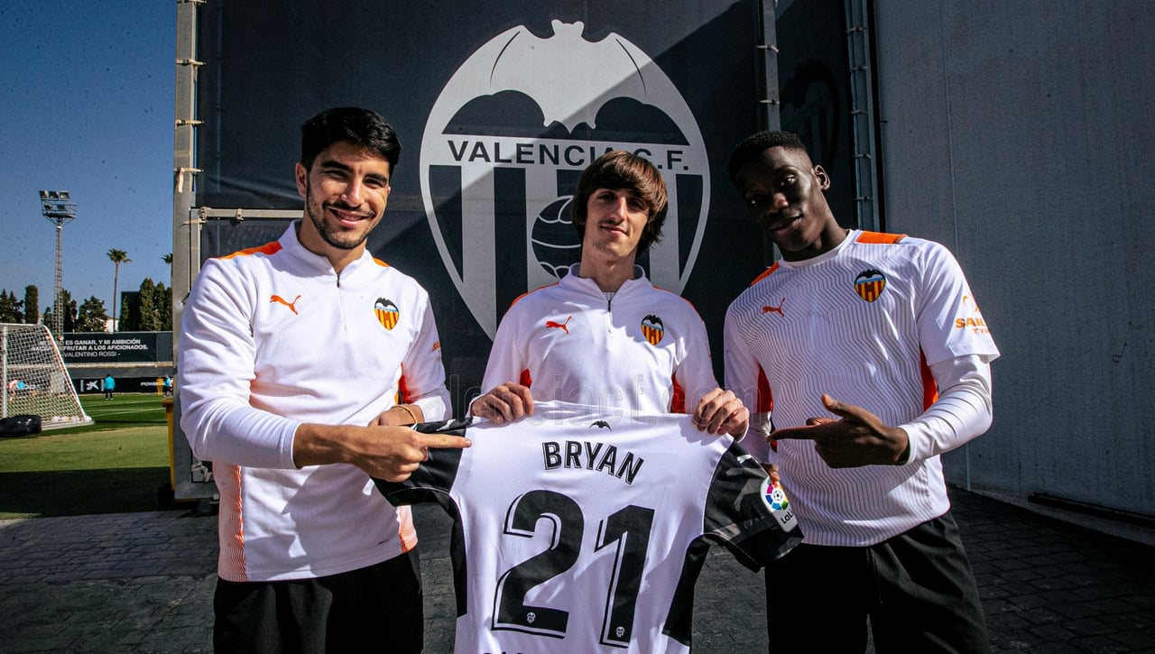 El Valencia tira de agenda, de un rechazado del Ajax, para suplir a Carlos Soler