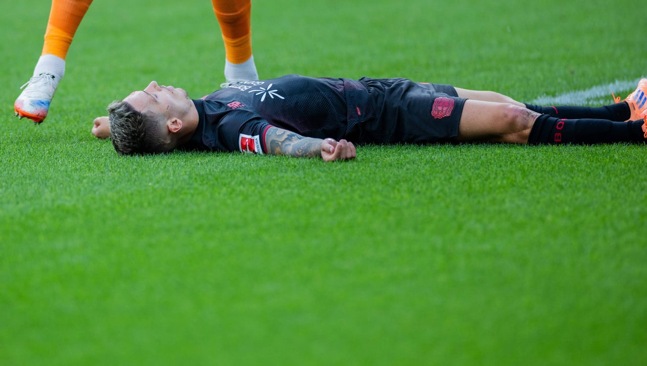 Alarma Grimaldo: abandonó el campo en camilla 