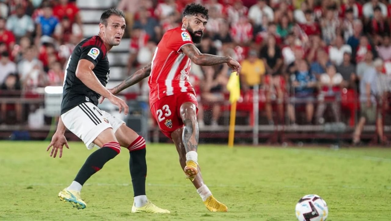 Samú Costa se enfrenta a la grada tras el partido y divide a la afición