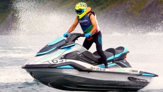 Ian Traba vuela sobre las olas y apunta muy alto