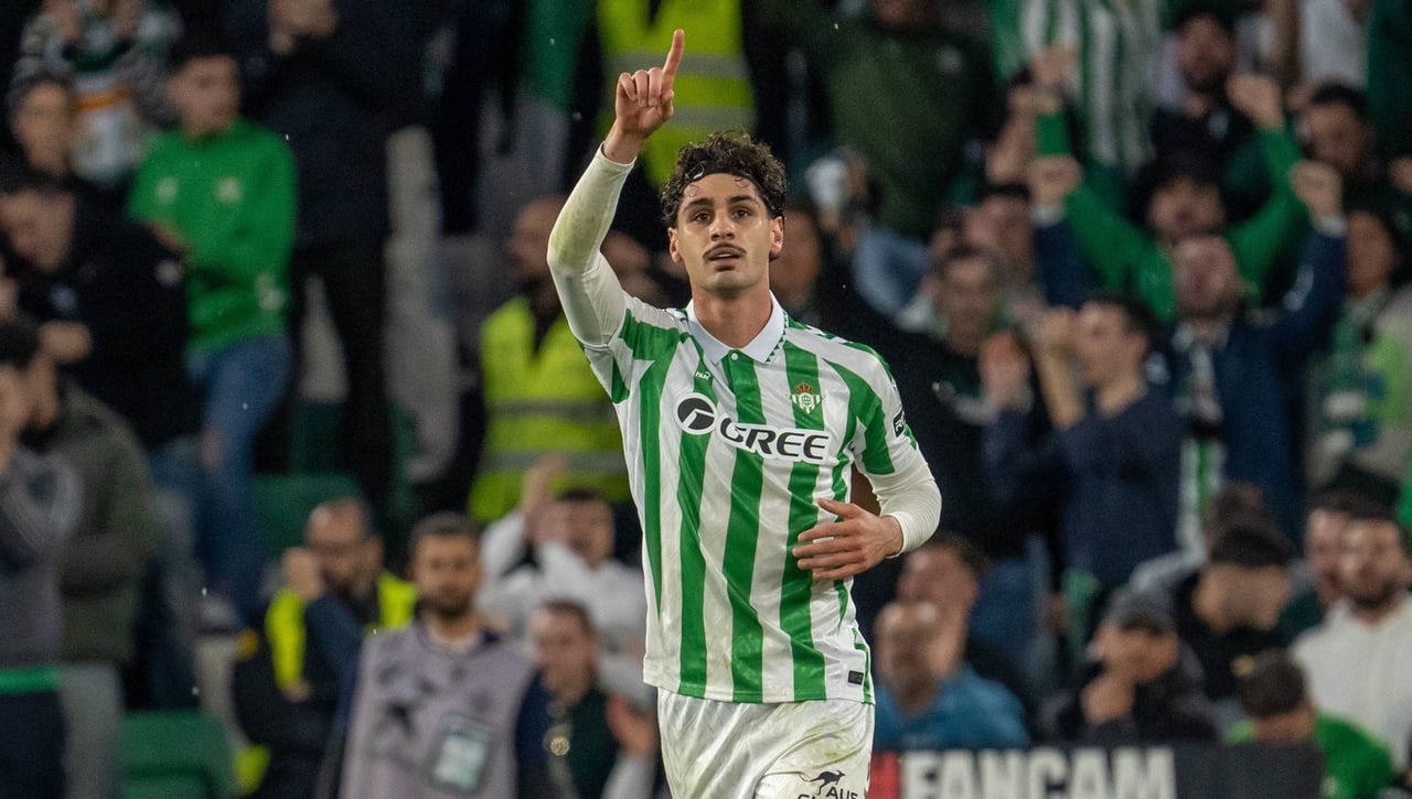 Johnny Cardoso responde a su posible salida del Betis