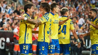 Valencia 2-3 Las Palmas: incendia Mestalla y traspasa el farolillo rojo