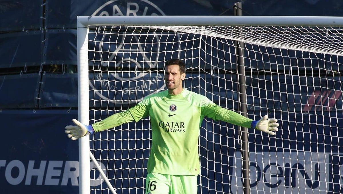 El último club que quiere a Sergio Rico le ofrece pelear por otra liga