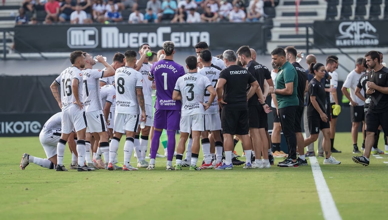 Un delantero, la prioridad del Ceuta y José Juan Romero para el final de mercado