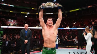 Dricus du Plessis se cruza en la pelea de Ilia Topuria