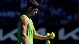 Carlos Alcaraz reflexiona tras su triunfo en Australia: ''A veces en la pista ves una cosa y luego está pasando otra''