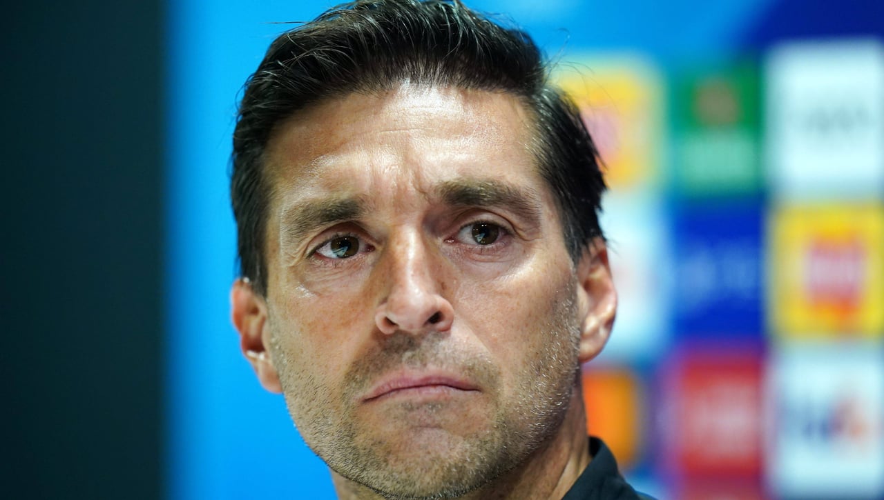 Diego Alonso desvela "otro sistema de juego" por las bajas, discrepa con Rafa Mir y sólo ve una solución