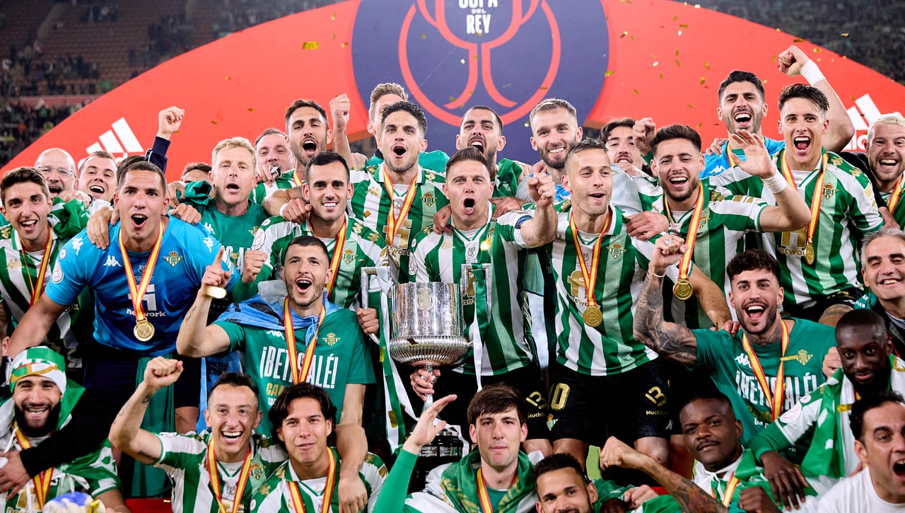 El Betis, galardonado con el Premio Andalucía de los Deportes