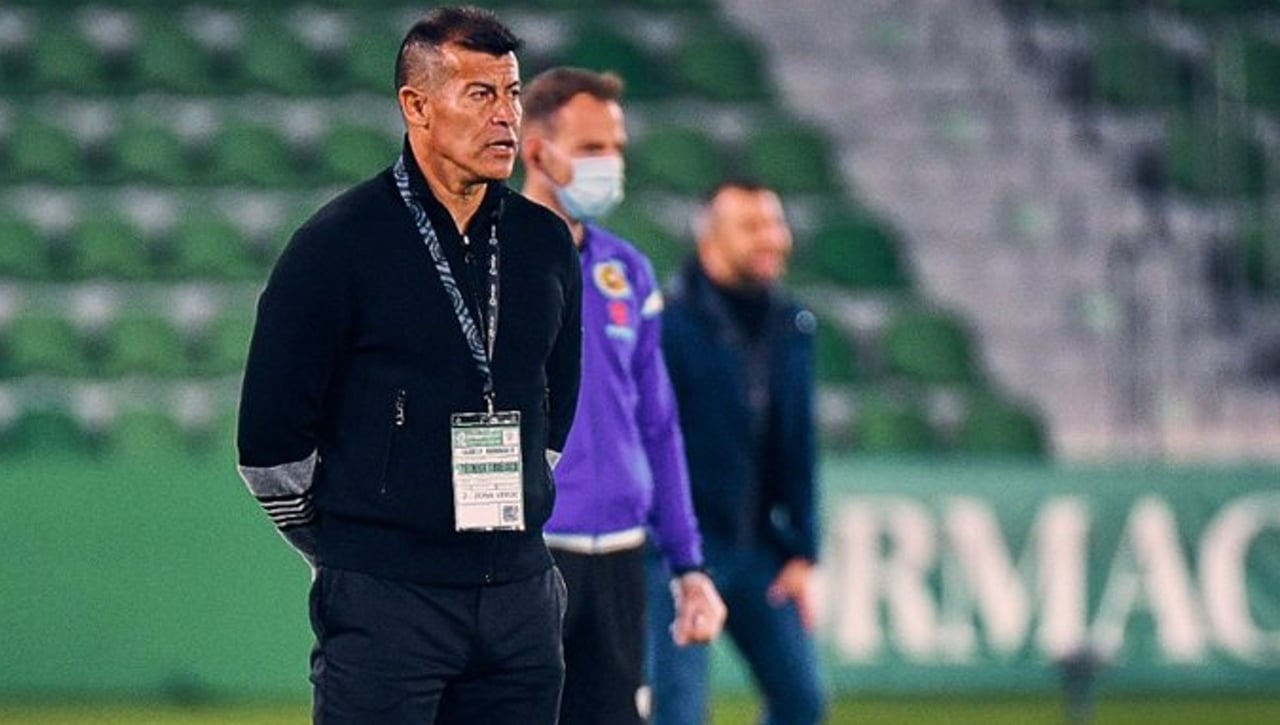 El Elche se decanta por Almirón y evita un mal rato para Sampaoli