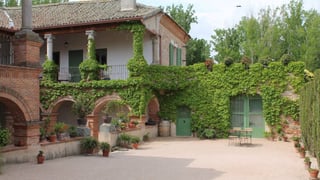 Por menos de 45€ puedes dormir en el palacio donde se graba esta famosa serie