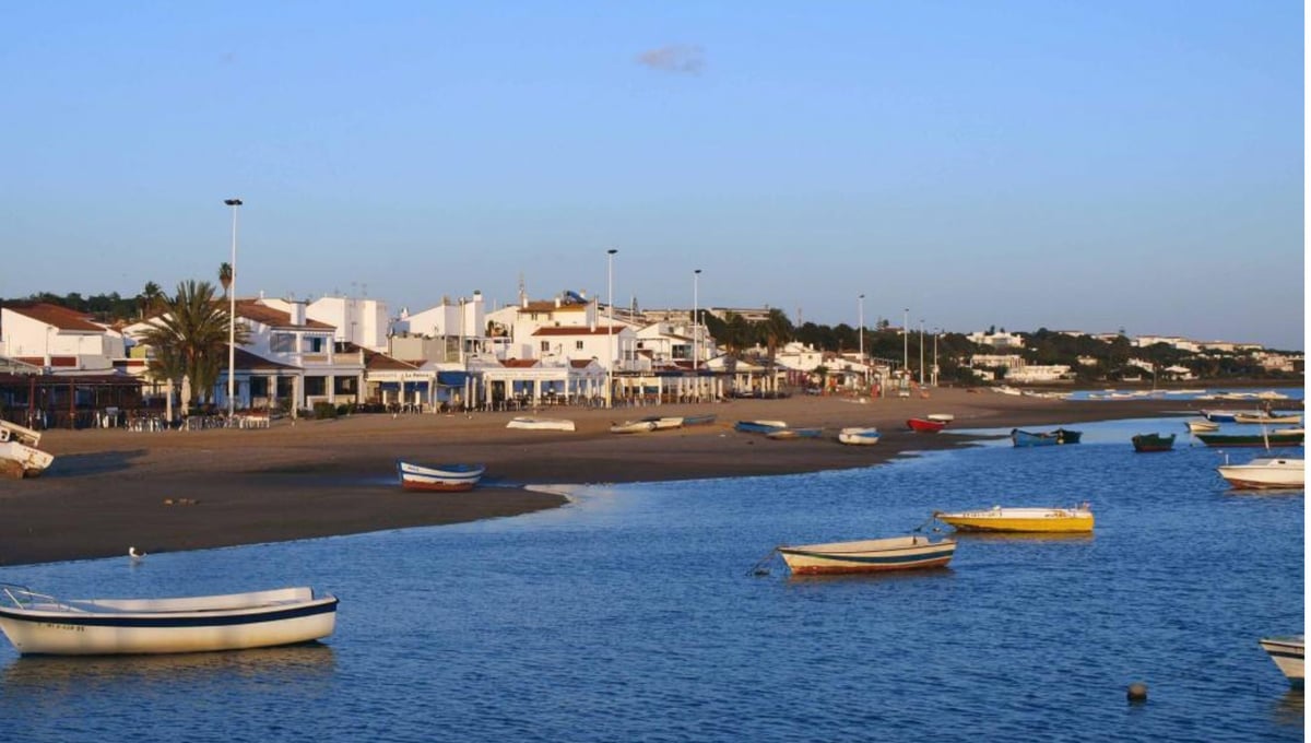 El rincón de Andalucía con pisos en la playa por menos de 80.000 euros
