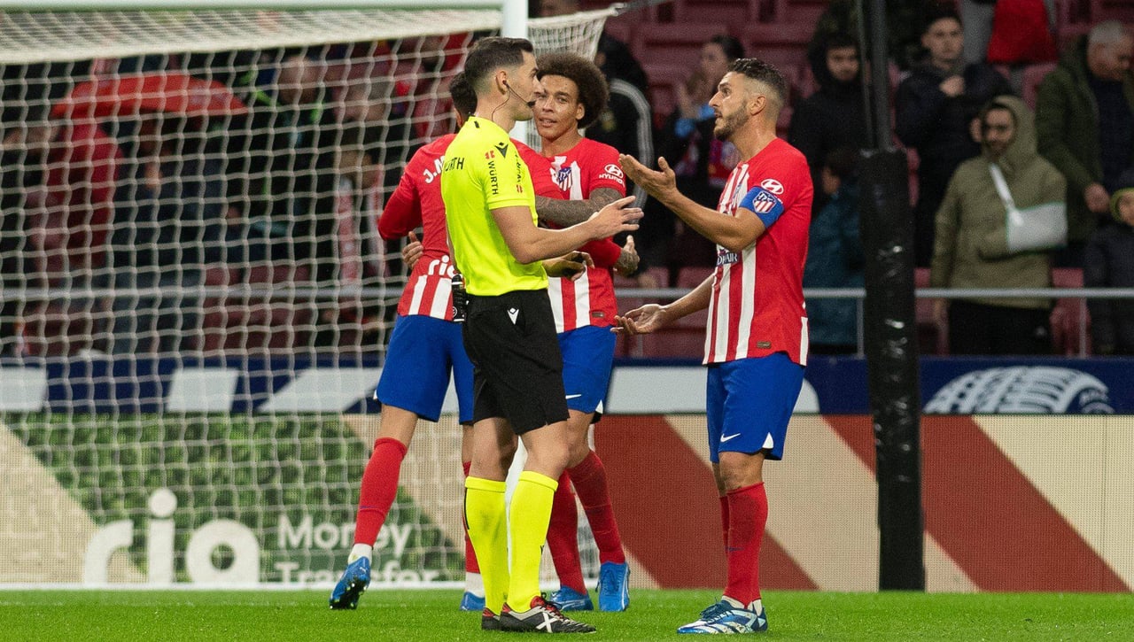 La polémica dentro y fuera del Atlético - Sevilla: de la mano de Azpilicueta a las formas en la sala de prensa