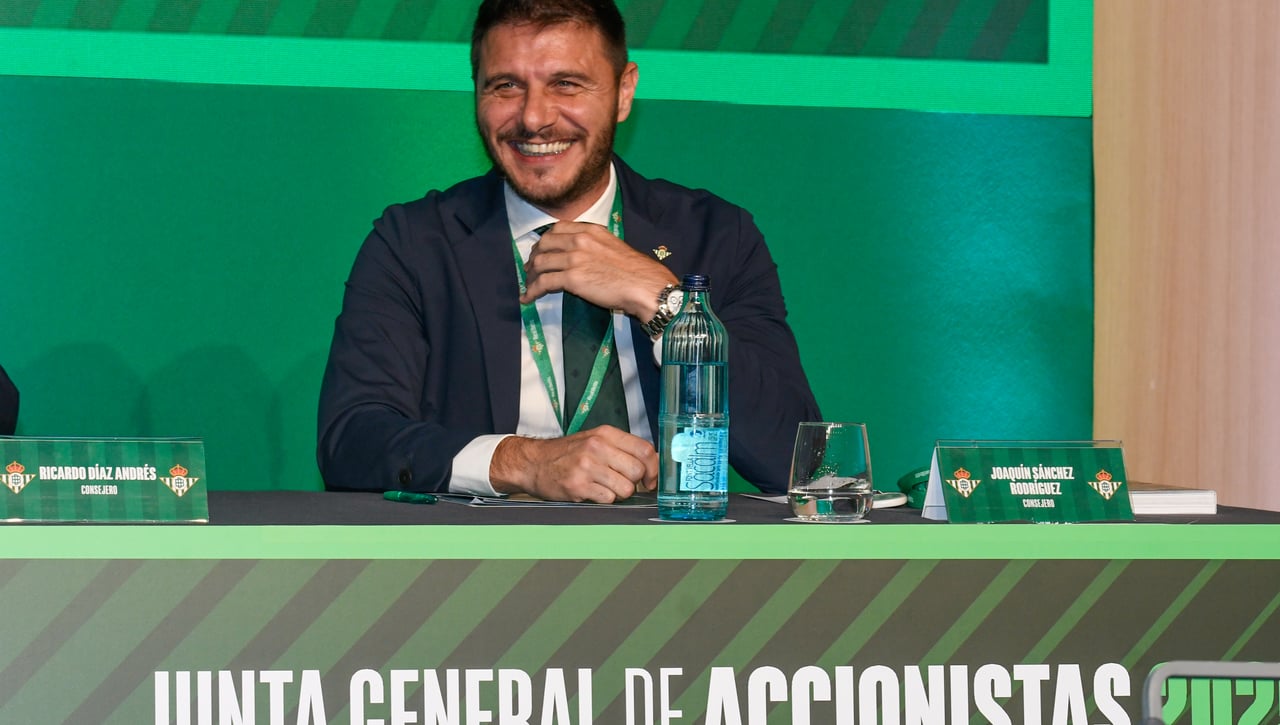 Respaldo máximo a Joaquín como consejero del Betis al son de sevillanas