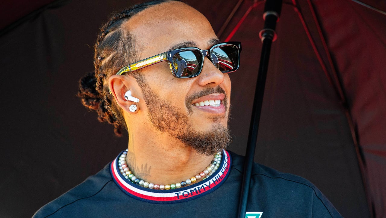 Lewis Hamilton volverá a pilotar para McLaren... como homenaje a Senna