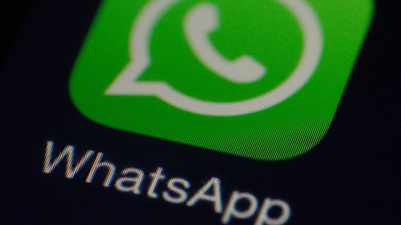 Cómo leer los mensajes de WhatsApp sin estar en línea ni dejar huella