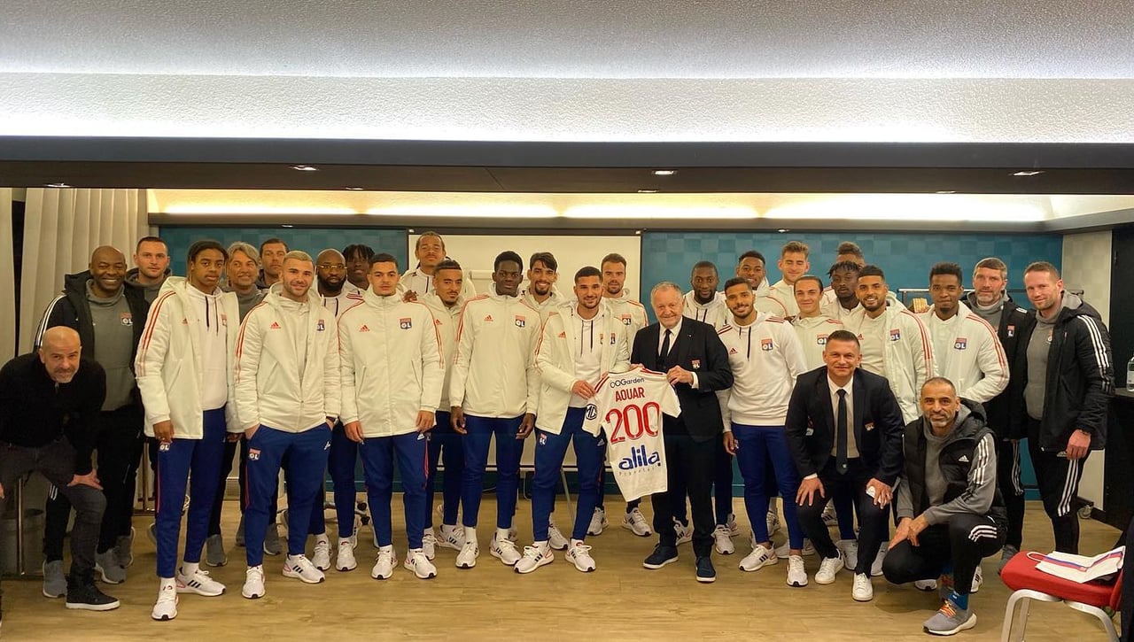 Aguas revueltas en el vestuario del Lyon, el futuro de Aouar y las preferencias béticas entre él y Ceballos