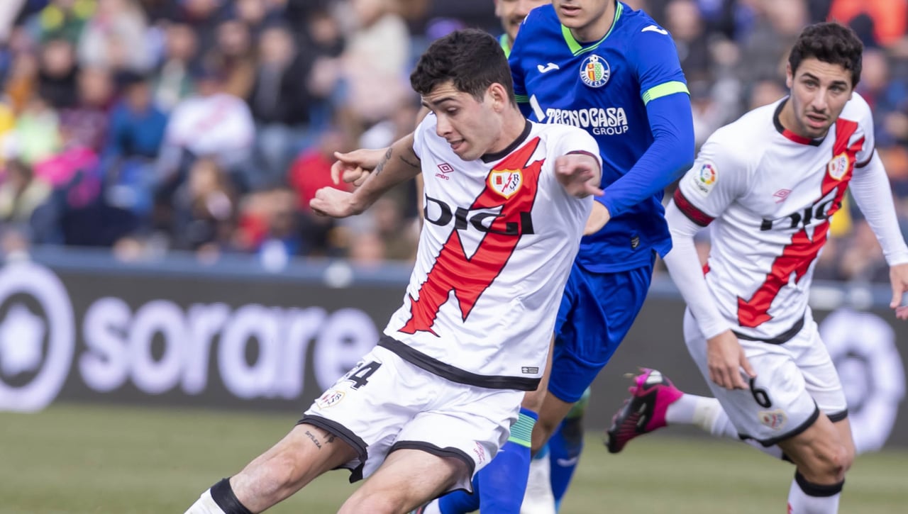 Irrumpe por Sergio Camello, que se lo piensa