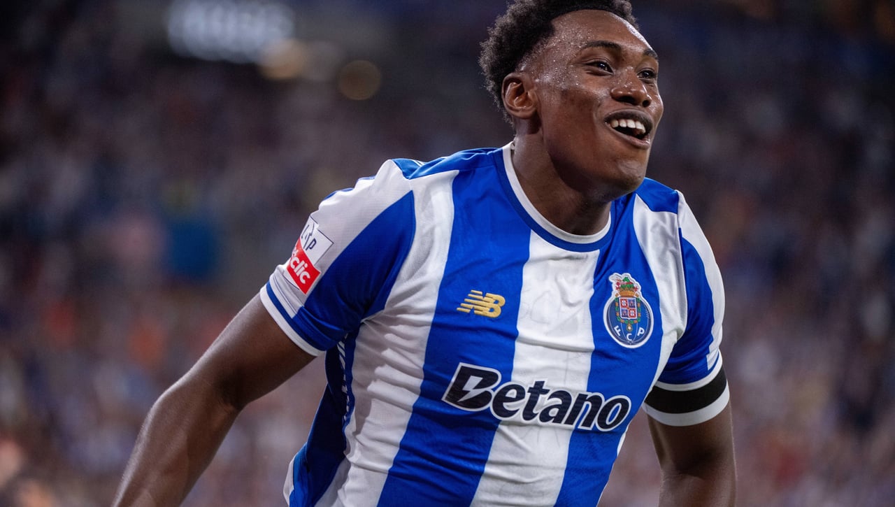 Samu Aghehowa enciende las alarmas tras salir sustituido con significativos gestos de dolor