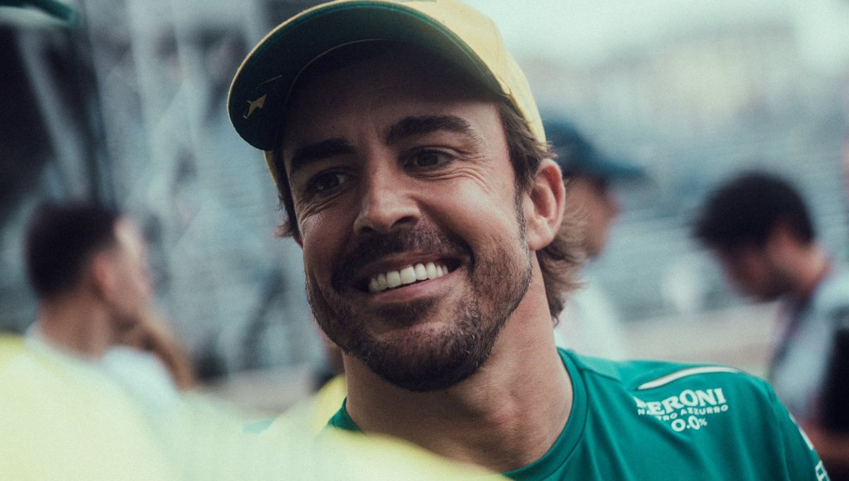 Checo Pérez admite el desastre y Fernando Alonso huele sangre
