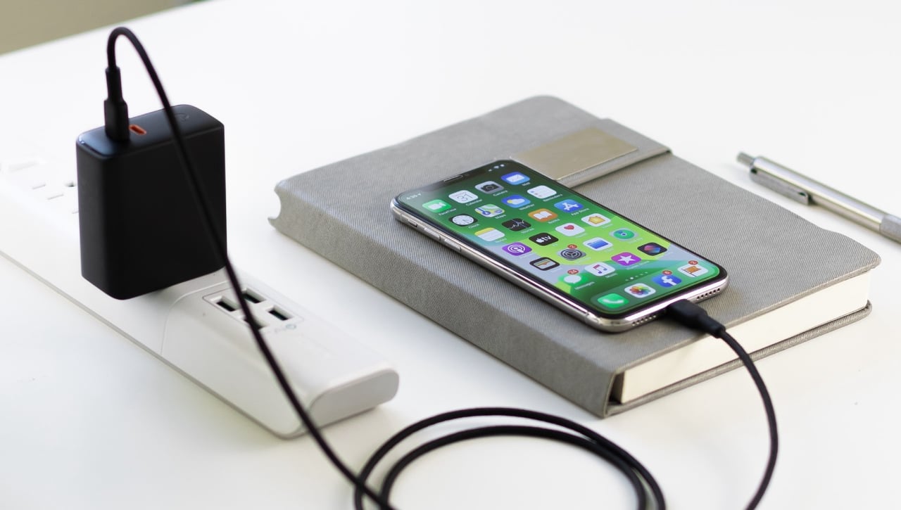 La cantidad de dinero que cuesta dejar enchufado el cargador del teléfono móvil