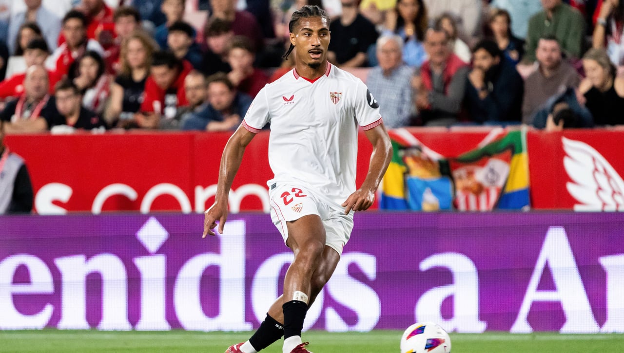 El gigante de la Premier League que tiene en su agenda a Badé