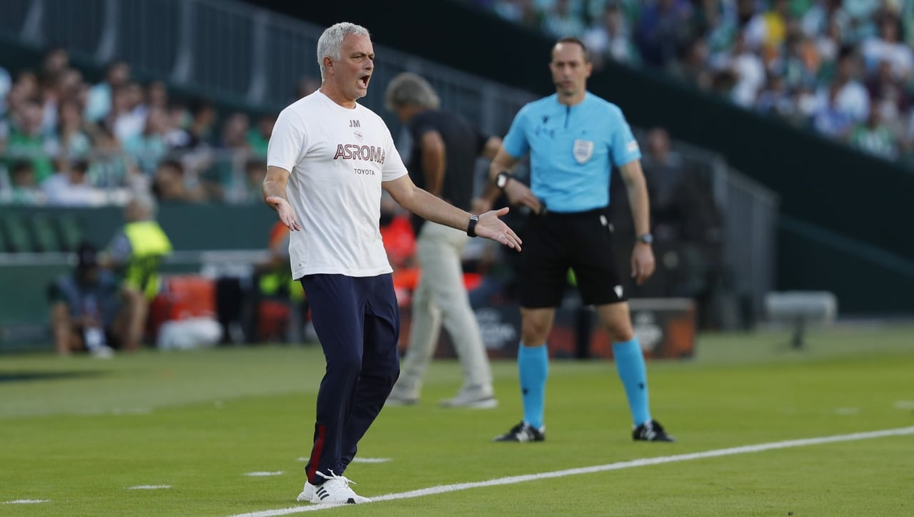 Mourinho la lía tras el último empate de la Roma