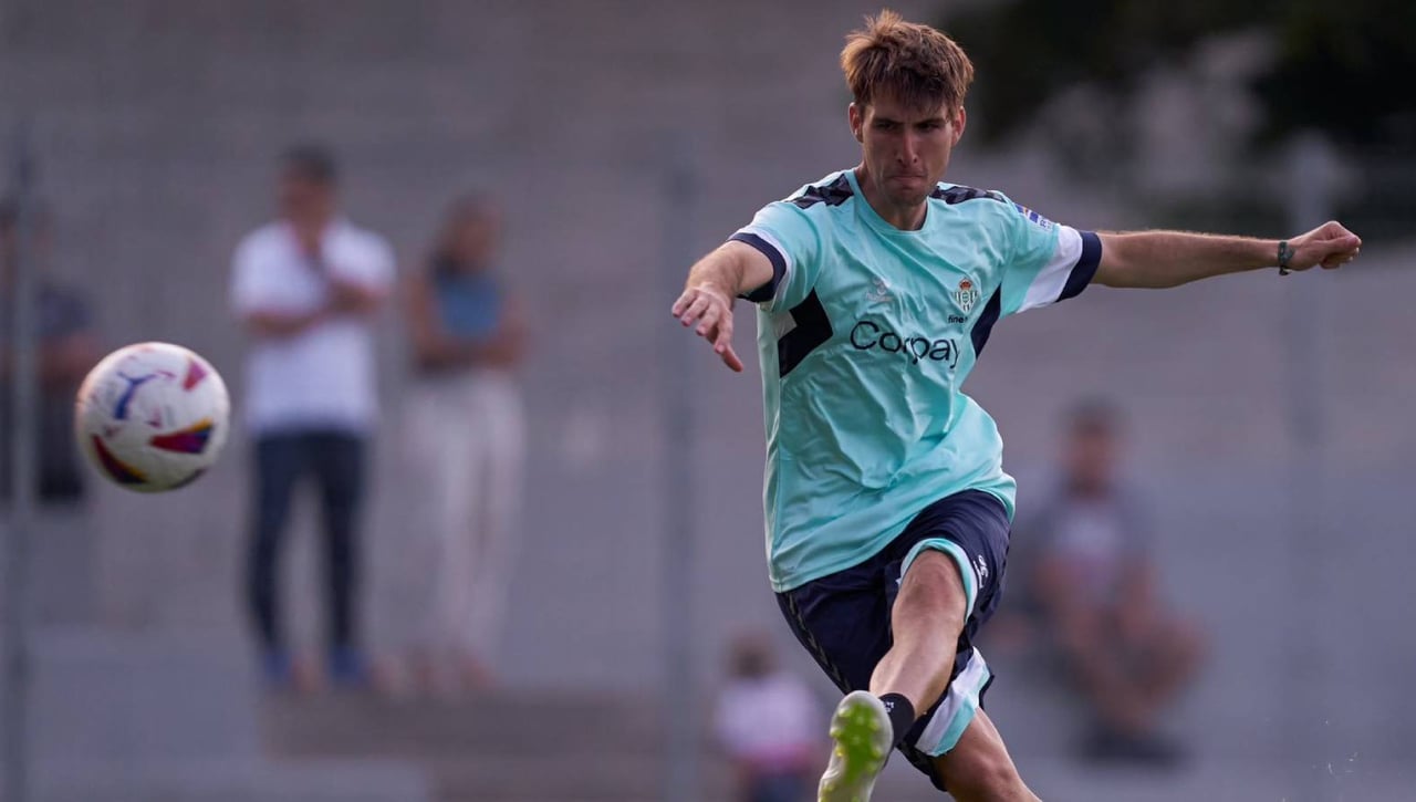 El bético Miranda habla claro de su renovación antes del derbi