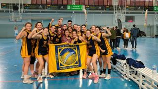 El equipo de baloncesto femenino de la UPO se alza con el bronce en los Campeonatos de Andalucía Universitarios