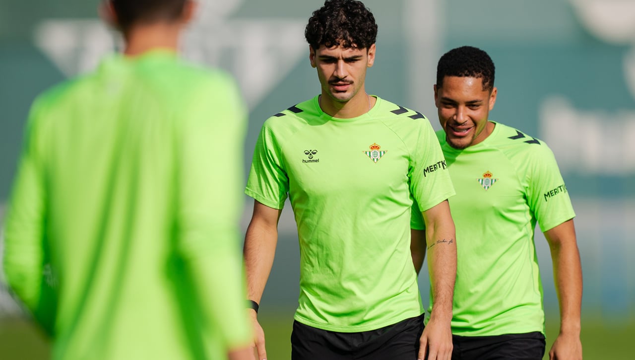 Dos novedades, un posible debut y ocho bajas en el Betis para recibir al Celje   