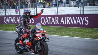 Bezzecchi gana en Portugal y Bagnaia sufre una nueva caída