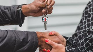 Vender una vivienda teniendo hipoteca para comprar otra: Pasos a seguir