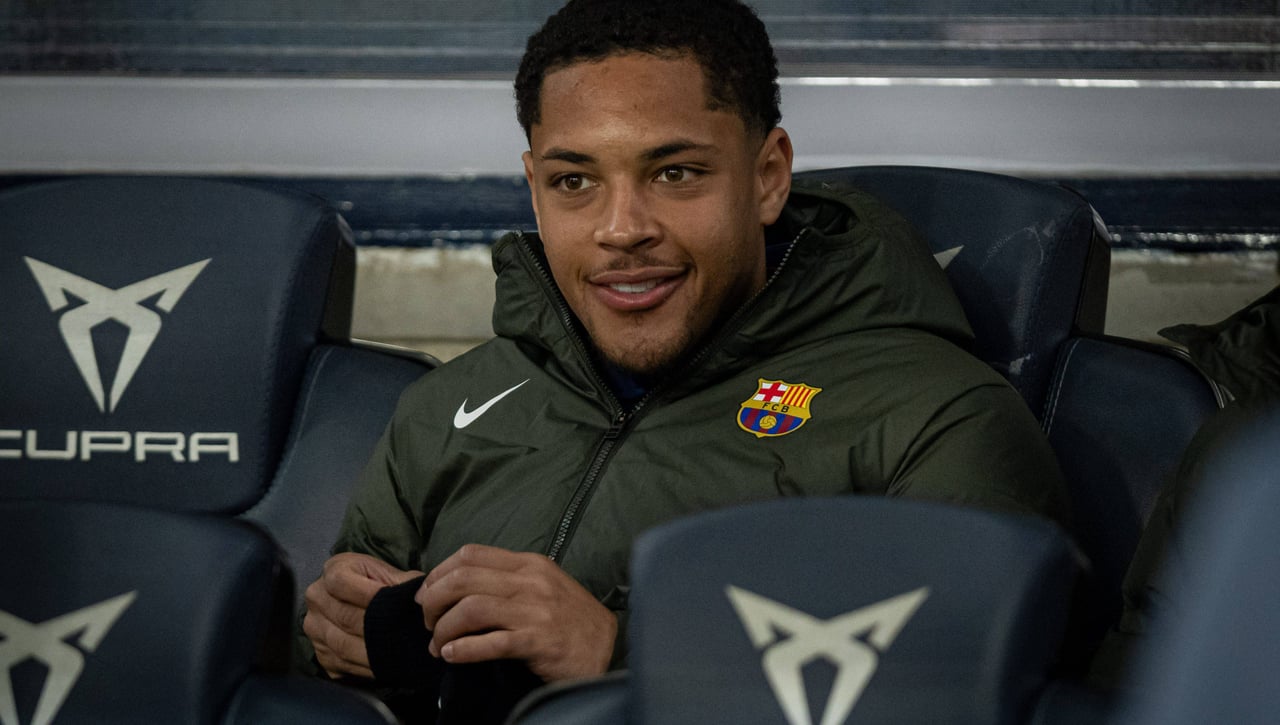 El agente de Vitor Roque y Rivaldo estallan contra Xavi y advierten al Barcelona: “O se queda para tener minutos o…”