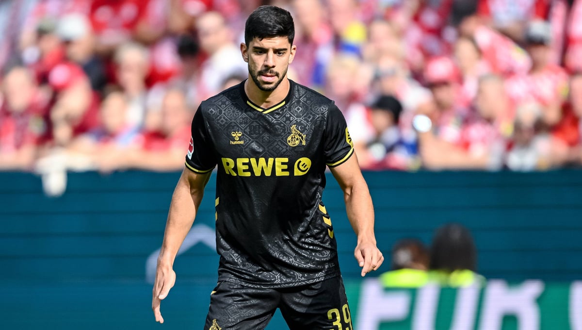 Giro radical con Cenk Özkacar que celebran en el Valencia