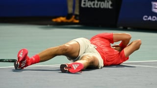 Mensik paga un duro peaje por ganar a Djokovic