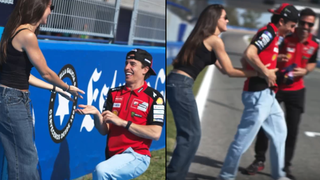 Marc Márquez hinca rodilla y su novia reacciona a patadas