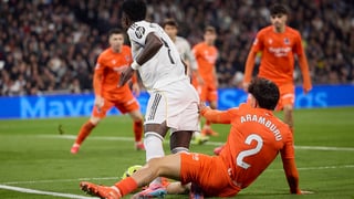 Hasta Iturralde González y Manolo Lama coinciden en los 'piscinazos' de Vinicius: "No hay debate, ﻿hay mucha más piscina que penalti"