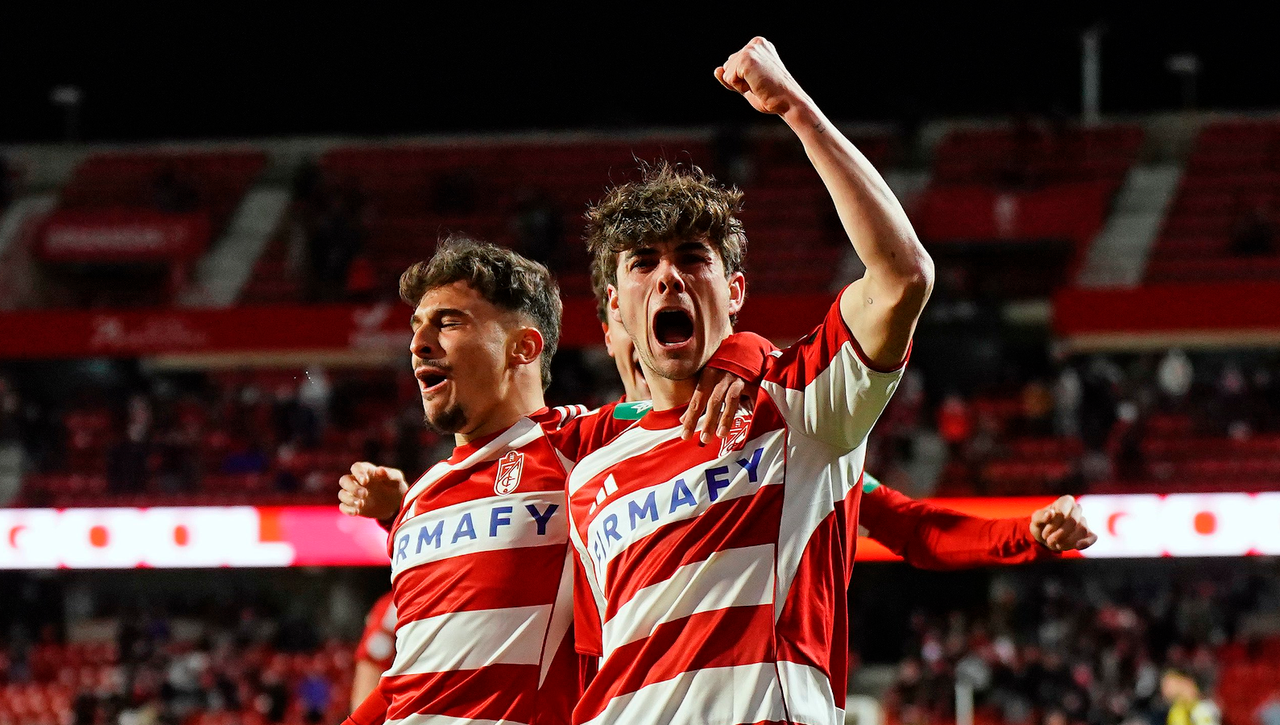 La afición del Granada cumple su amenaza con los de Pacheta
