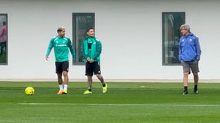Cucho, Chimy Ávila y Bellerín regresan en solitario en una sesión del Real Betis con una importante ausencia