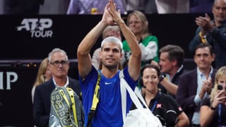 Carlos Alcaraz dice adiós por presión