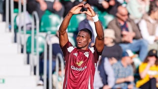 El Betis adelanta al Sevilla en la pugna por el goleador de moda en Segunda