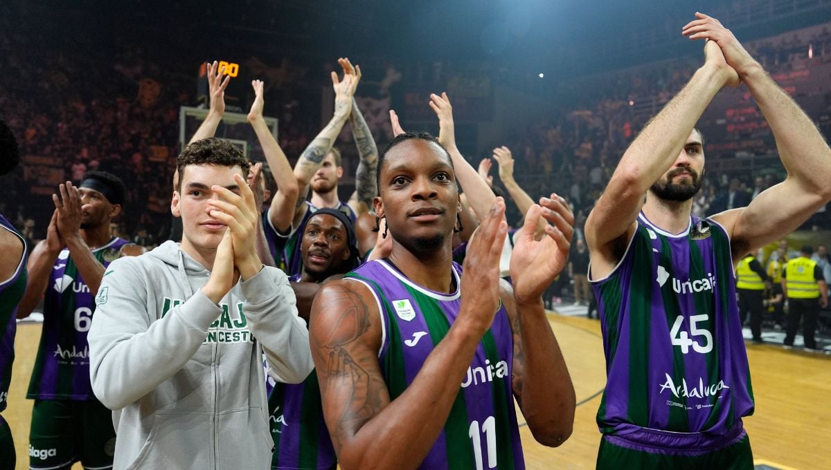 Unicaja la lía en Atenas