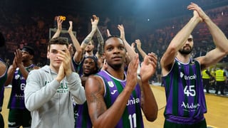 Unicaja la lía en Atenas