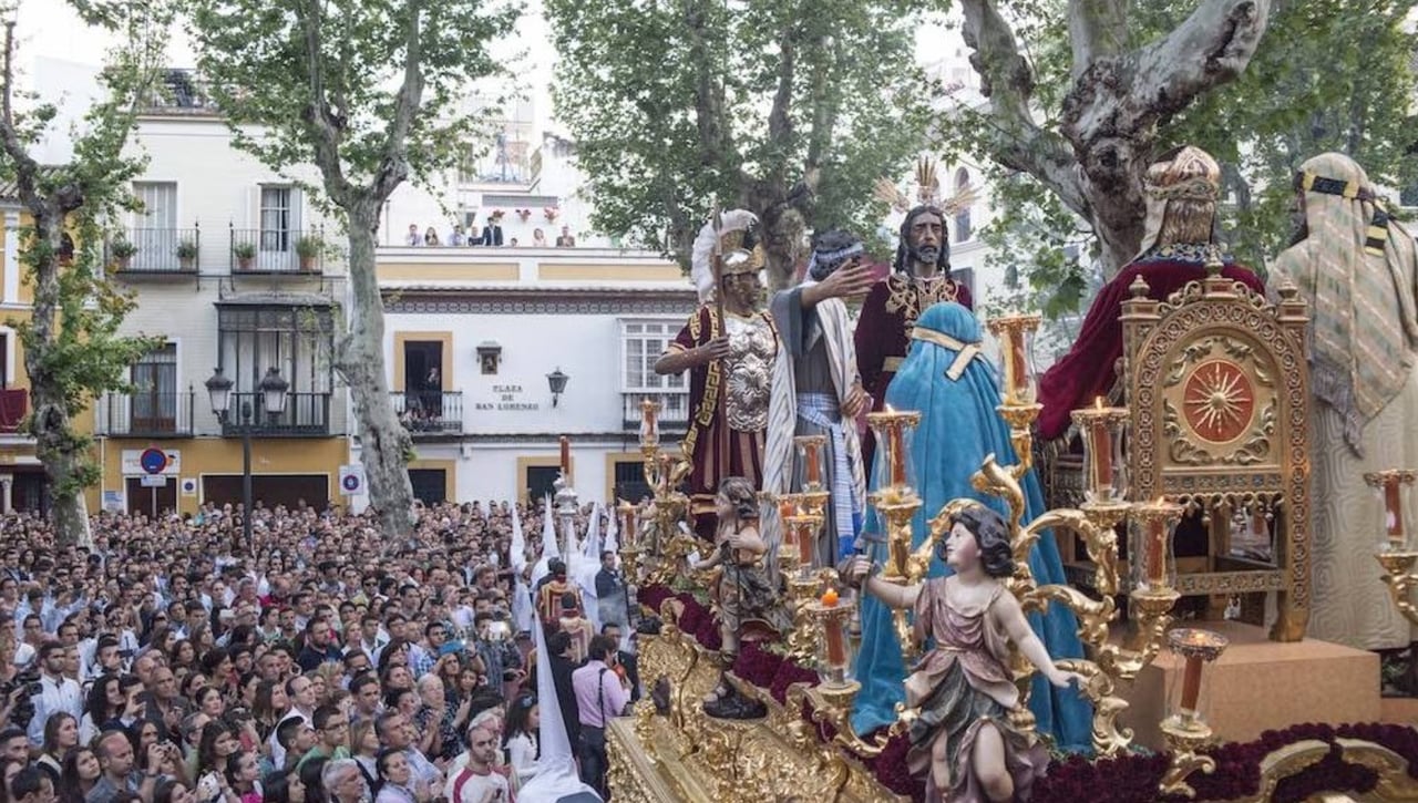 Restaurantes y bares en Sevilla para comer y ver procesiones de Semana Santa gratis