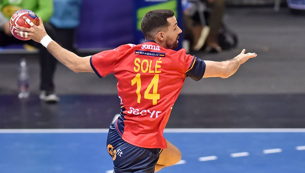 Ferrán Solé se incorpora de manera urgente a España