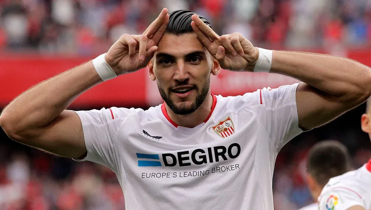 El tope que pone el Valencia por Rafa Mir